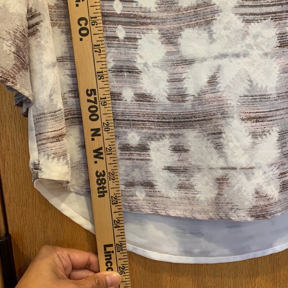 Ecru 100% Silk blouse Cold Shoulder Printed V Neck - Picture 6 of 6